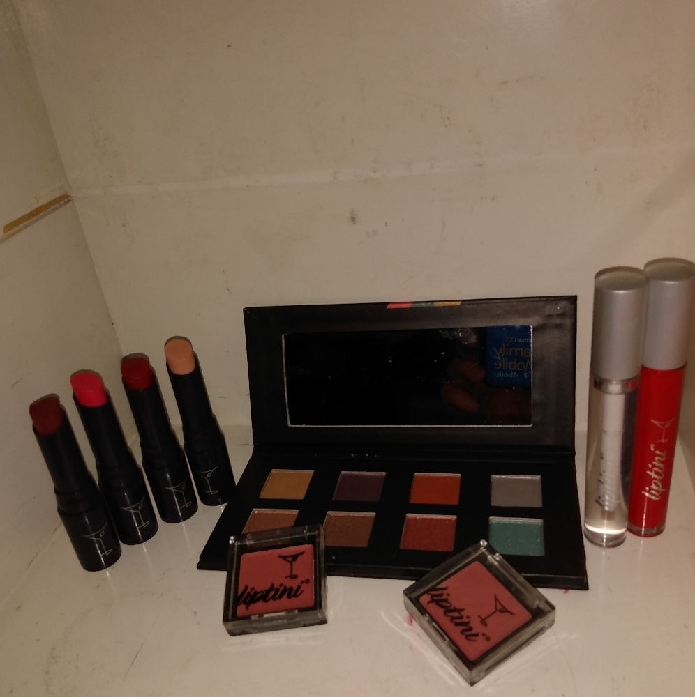 Cosmetics - Picture 2 of 8